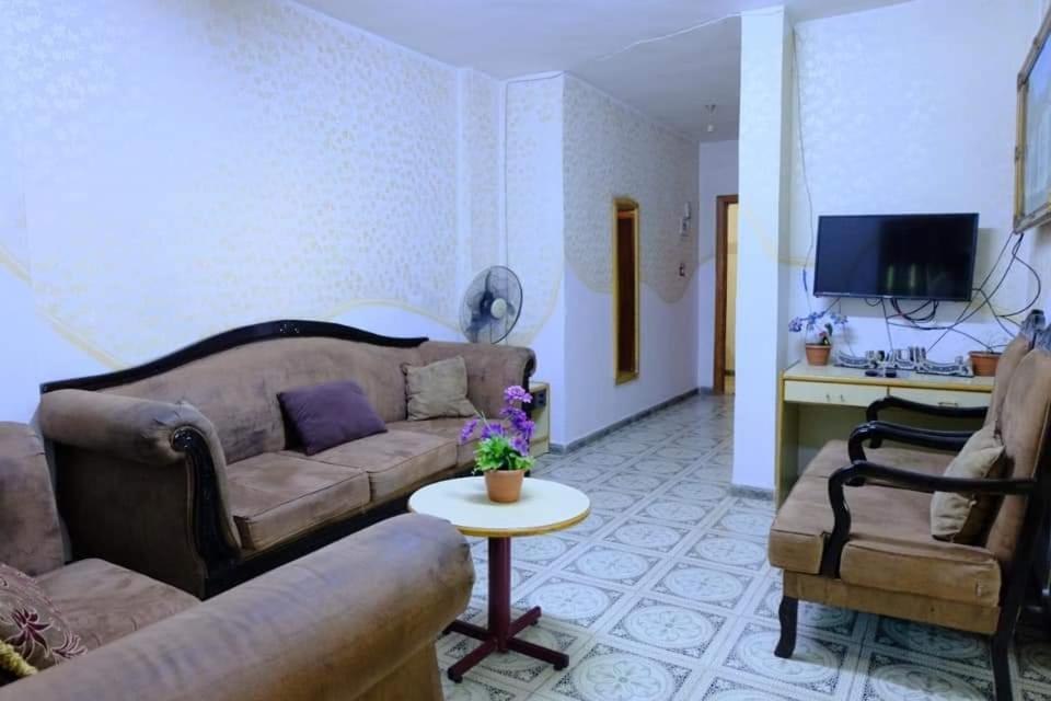 아즈 자르카 Al Seoudi Furnished Units 아파트 외부 사진
