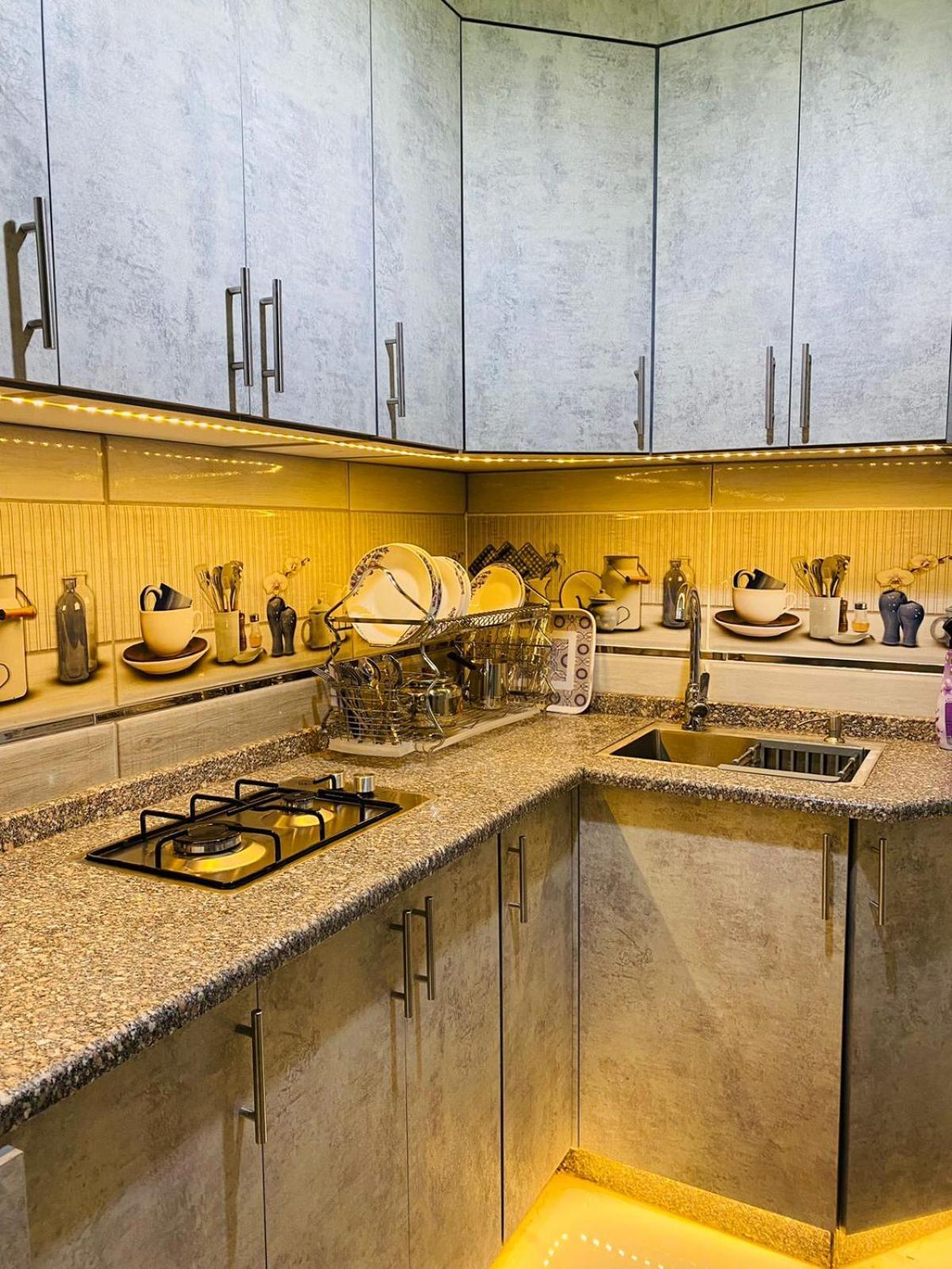 아즈 자르카 Al Seoudi Furnished Units 아파트 객실 사진