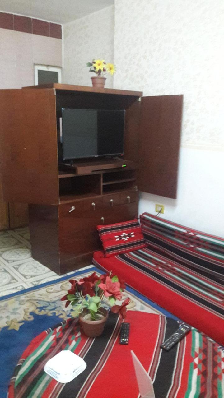 아즈 자르카 Al Seoudi Furnished Units 아파트 외부 사진
